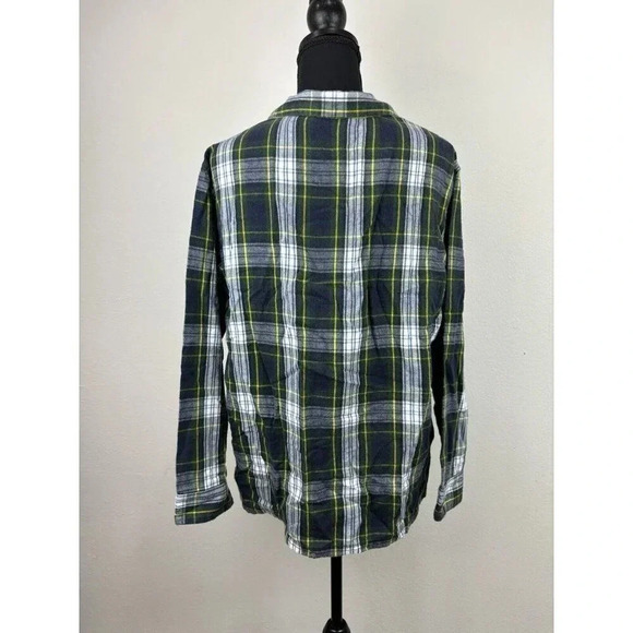 LL Bean Button Front Flannel Shirt Size Medium Relaxed Fit Plaid 100% Cotton - Picture 3 of 10